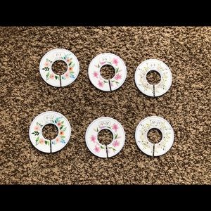 Baby girl clothing hanger divider